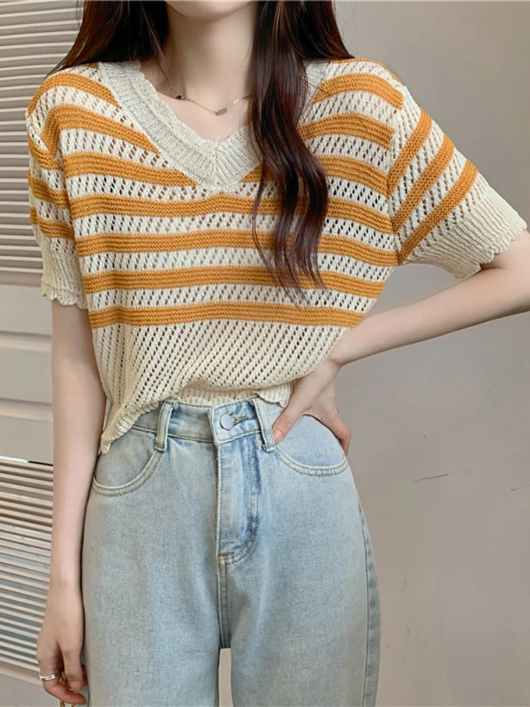 Small children vintage striped knit short sleeve T-shirt women's summer new V-neck hollow knit T-shirt
Small children vintage striped knit short sleeve T-shirt women's summer new V-neck hollow knit T-shirt