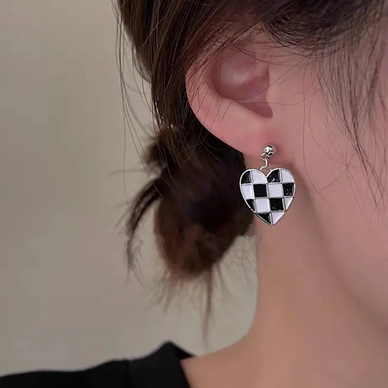 Black White Square Earrings for Women Girls Fashion Jewelry Cute HeartEar Rings Trendy Individual Anniversary Gifts Accessories
Black White Square Earrings for Women Girls Fashion Jewelry Cute HeartEar Rings Trendy Individual Anniversary Gifts Accessories