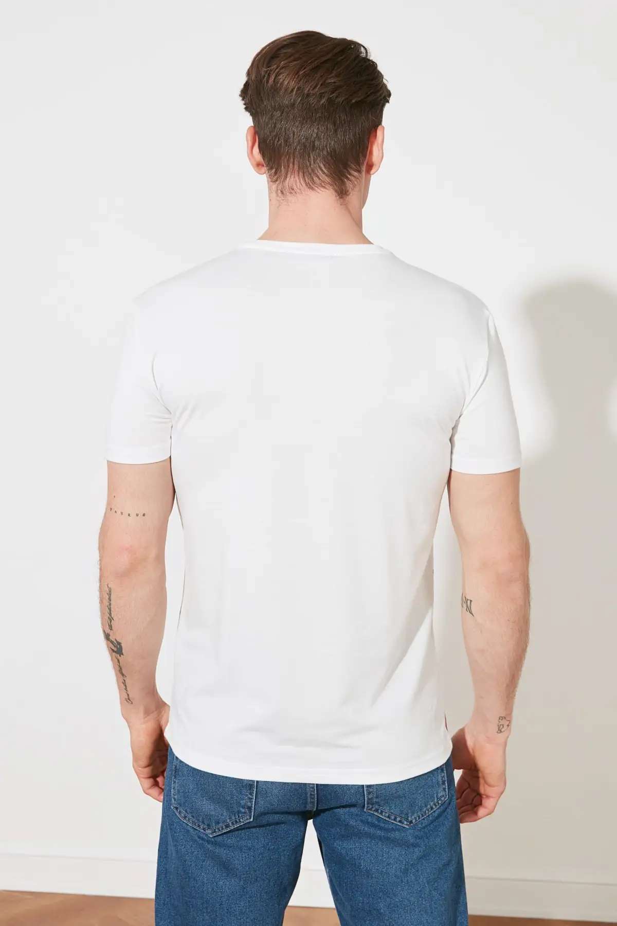 Trendyol Men 'S Regular Fit Cycling Collar Short-Sleeve Stripe One-Pocket T-Shirt TMNSS21TS1884
Trendyol Men 'S Regular Fit Cycling Collar Short-Sleeve Stripe One-Pocket T-Shirt TMNSS21TS1884