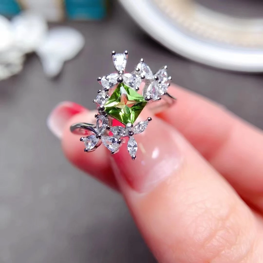 MeiBaPJ Natural Peridot Gemstone Fashion Flower Ring for Women Real 925 Sterling Silver Charm Fine Party Jewelry
MeiBaPJ Natural Peridot Gemstone Fashion Flower Ring for Women Real 925 Sterling Silver Charm Fine Party Jewelry