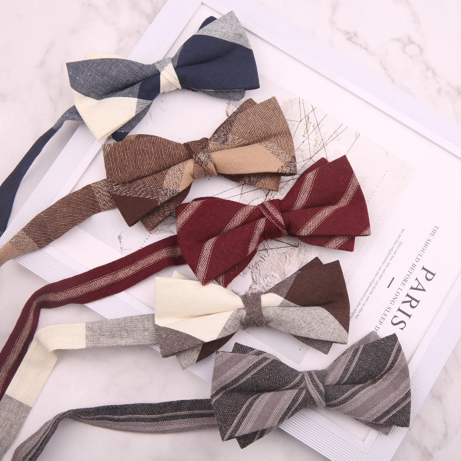 High Quality 6*12CM British Style Striped Palid Polyester And Cotton Blend Bowtie for Man Wedding Business Casual Shoot Necktie
High Quality 6*12CM British Style Striped Palid Polyester And Cotton Blend Bowtie for Man Wedding Business Casual Shoot Necktie