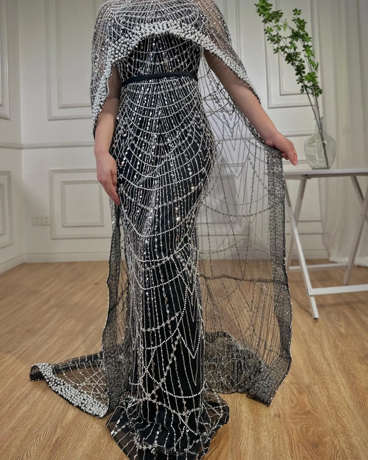 Luxury Dubai Black Evening Dress with Detachable Cape Heavy Pearls Arabic Women Formal Occasion Wedding Party Gowns
Luxury Dubai Black Evening Dress with Detachable Cape Heavy Pearls Arabic Women Formal Occasion Wedding Party Gowns