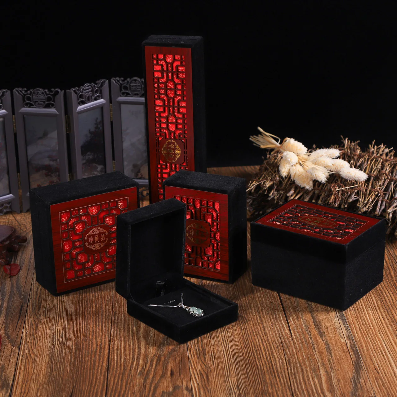 Manufacturers Wholesale Flannel Treasure Collection Packaging Box Openwork Wooden Jewelry Box Ring Pendant Gift Storage Box
Manufacturers Wholesale Flannel Treasure Collection Packaging Box Openwork Wooden Jewelry Box Ring Pendant Gift Storage Box