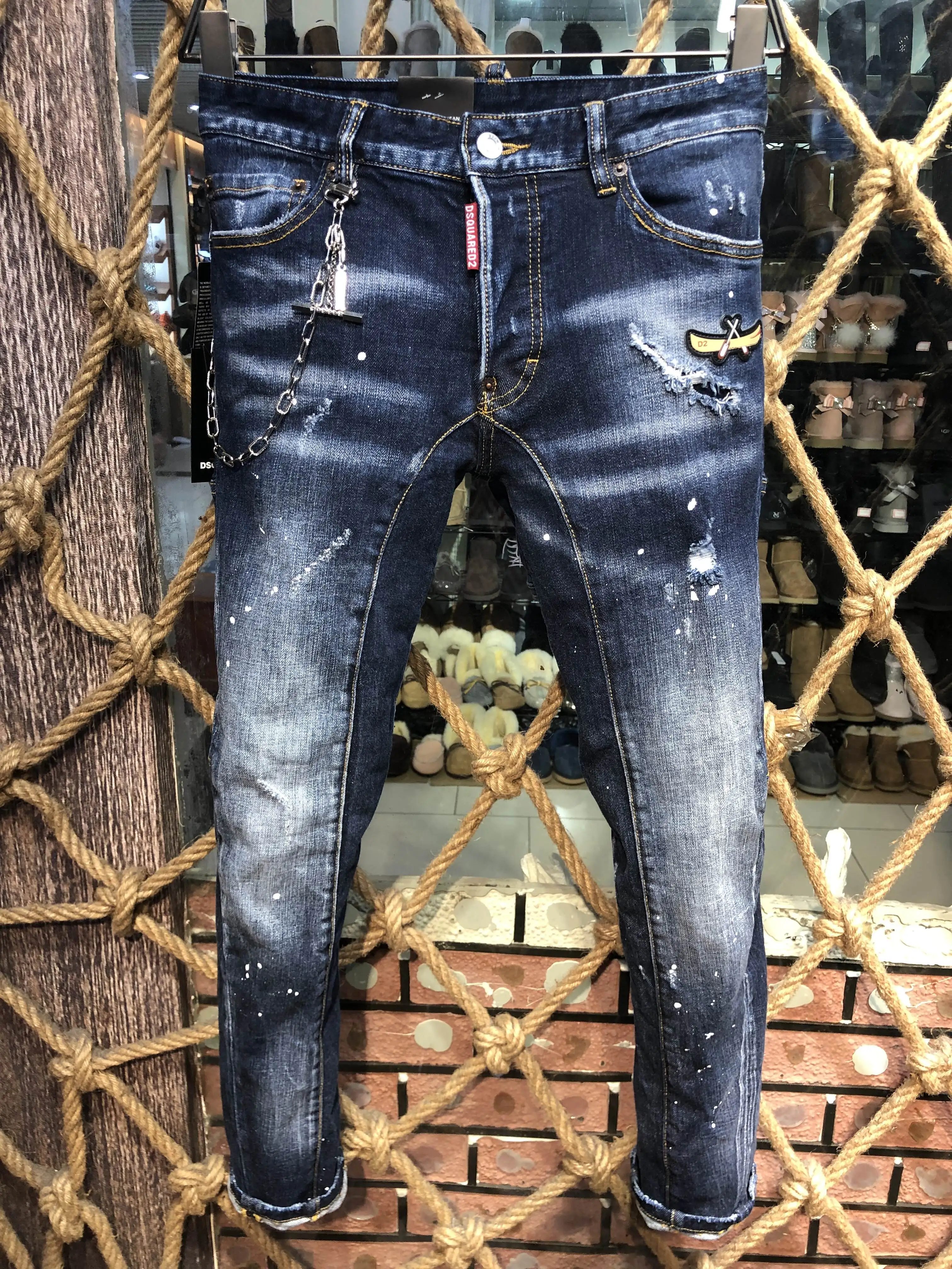 New Dsquared2 Fashion Couple Ripped Jeans D2 Chain Vintage Patchwork Jeans Boyfriend Gift Distressed Streetwear Size 44-54 A223
New Dsquared2 Fashion Couple Ripped Jeans D2 Chain Vintage Patchwork Jeans Boyfriend Gift Distressed Streetwear Size 44-54 A223