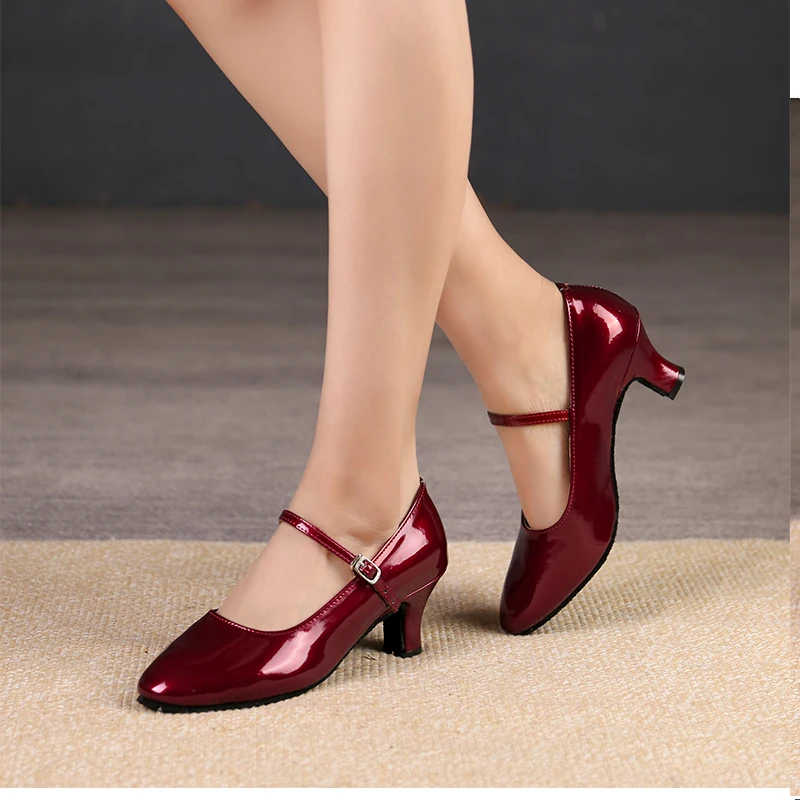 New Latin Dance Shoes Rhinestones Soft Bottom Salsa Shoes For Dancing Ladies Sandals Women's Wedding Hight Heels 3.5/5.5cm
New Latin Dance Shoes Rhinestones Soft Bottom Salsa Shoes For Dancing Ladies Sandals Women's Wedding Hight Heels 3.5/5.5cm