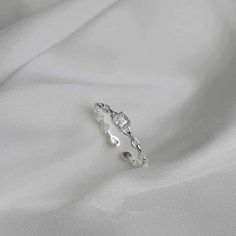 Fashion Simple Princess Cut White Zircon Adjustable Rings for Women Girl's Silver Color Super Fine Crystal Rings Party Jewelry
Fashion Simple Princess Cut White Zircon Adjustable Rings for Women Girl's Silver Color Super Fine Crystal Rings Party Jewelry