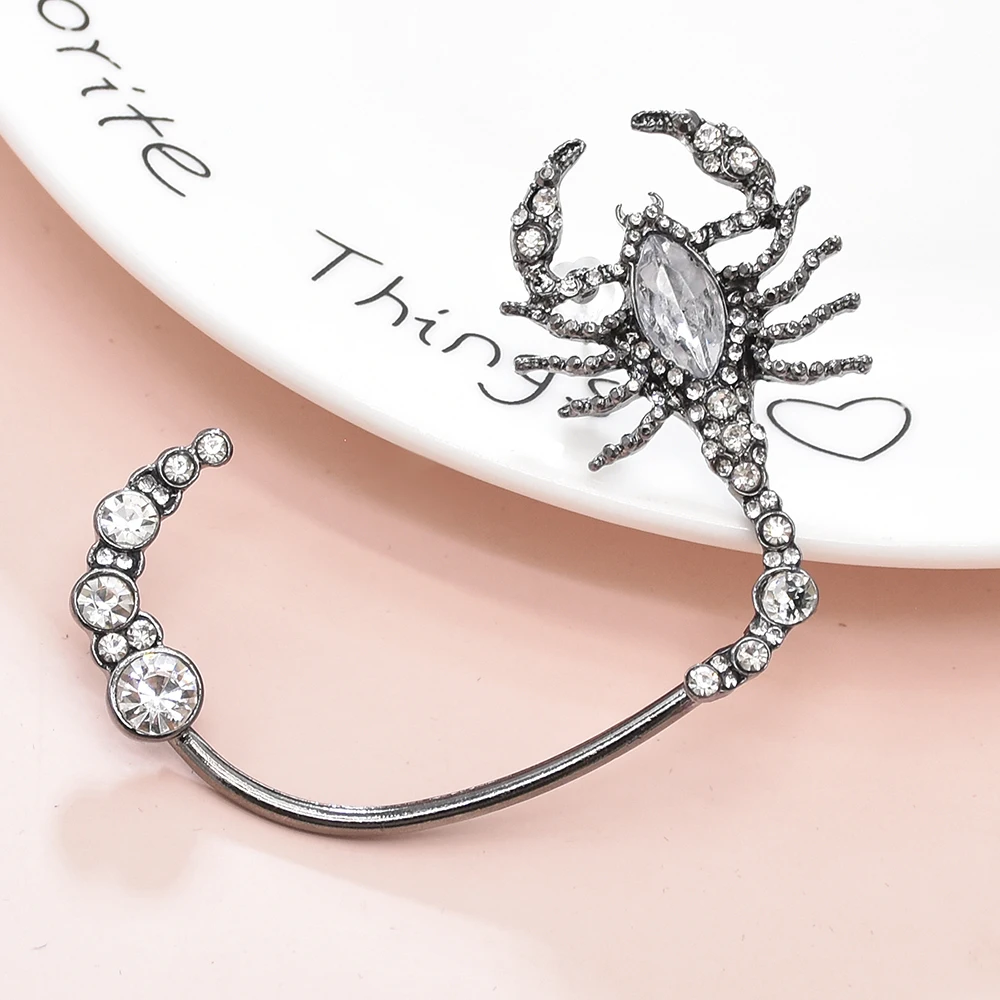 1 Pcs Creative Rhinestone Imperial Scorpion Ear Clip for Women Girls Fashion Gothic Non Piercing Ear Cuff Earhooks Accessories 
1 Pcs Creative Rhinestone Imperial Scorpion Ear Clip for Women Girls Fashion Gothic Non Piercing Ear Cuff Earhooks Accessories