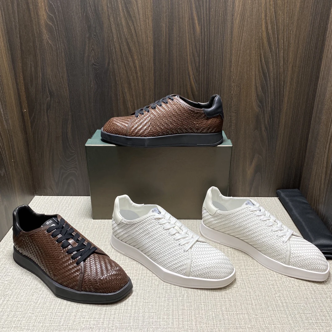 The new style of stellar casual shoes is made of cowhide, and the new diamond cutting shoes are elegant and avant-garde,
The new style of stellar casual shoes is made of cowhide, and the new diamond cutting shoes are elegant and avant-garde,