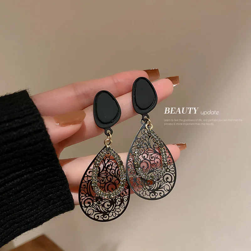 Vintage Black Decorative Pattern Big Hollow Earrings for Women Korean Exaggerated Temperament Gothic Accessories Jewelry
Vintage Black Decorative Pattern Big Hollow Earrings for Women Korean Exaggerated Temperament Gothic Accessories Jewelry