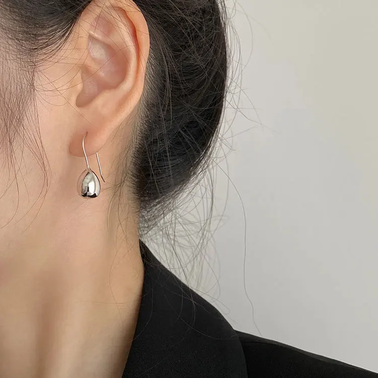 925 Sterling Silver Solid Small Ball Earrings 2021new Ins Cold Style Metal European and American Earrings
925 Sterling Silver Solid Small Ball Earrings 2021new Ins Cold Style Metal European and American Earrings