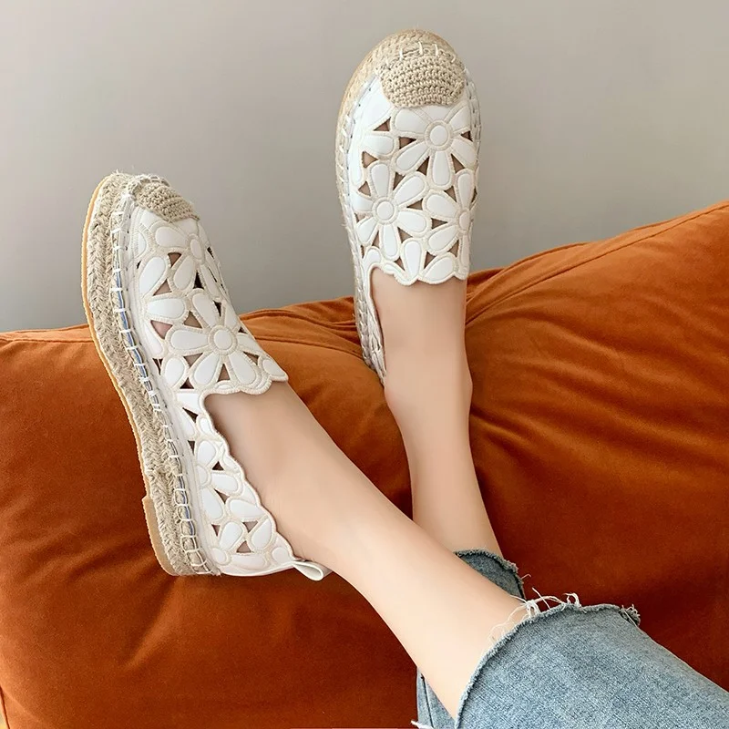 Women Flat Shoes 2023 Spring Retro Hollow Breathable Women Oxford Shoes Fahsion Platform Slip on Women Casual Espadrilles Shoes
Women Flat Shoes 2023 Spring Retro Hollow Breathable Women Oxford Shoes Fahsion Platform Slip on Women Casual Espadrilles Shoes