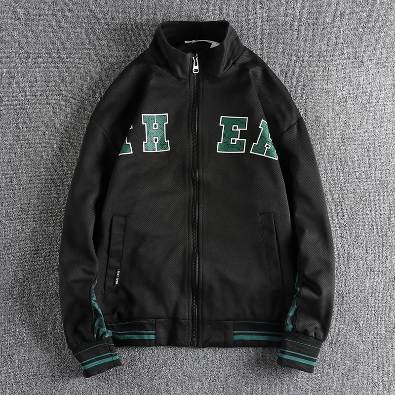 Куртка мужская демисезонная с воротником-стойкой и надписью, 2023
Куртка мужская демисезонная с воротником-стойкой и надписью, 2023