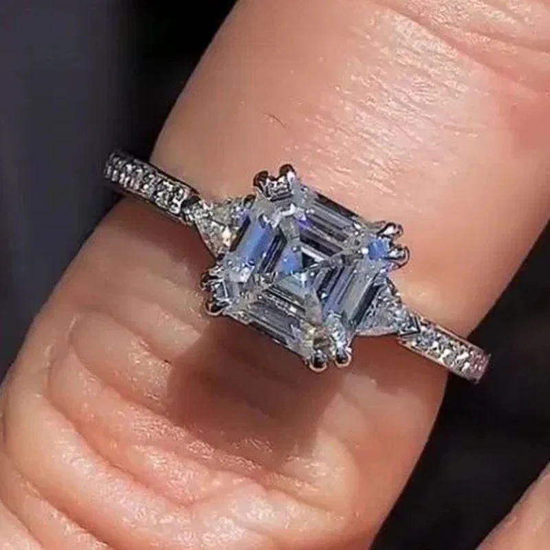 Huitan Simple and Elegant Wedding Rings for Women Luxury Silver Color Transparent Cubic Zirconia Fashion Engagement Jewelry 2023
Huitan Simple and Elegant Wedding Rings for Women Luxury Silver Color Transparent Cubic Zirconia Fashion Engagement Jewelry 2023