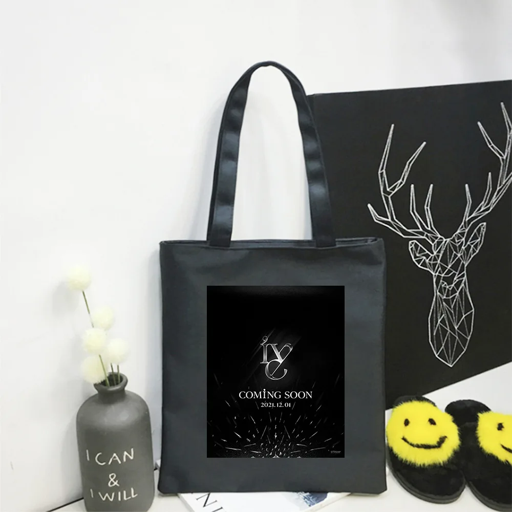1Pcs Wholesale Kpop IVE Canvas Bag New Cartoon Print Shopping Bags Fashion Casual Pacakge Hand Bag Gifts Fans Collection
1Pcs Wholesale Kpop IVE Canvas Bag New Cartoon Print Shopping Bags Fashion Casual Pacakge Hand Bag Gifts Fans Collection