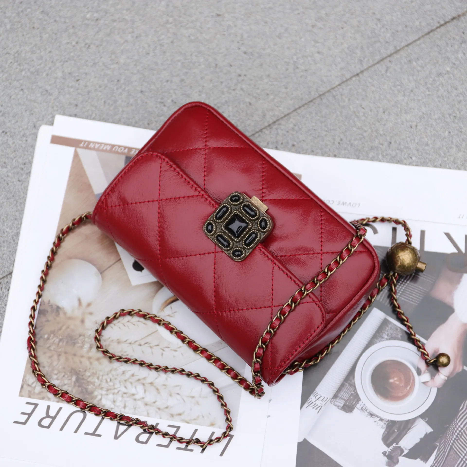 Top layer cowhide small fragrant golden ball gem lock bag 2022 single shoulder diagonal bag leather women's bag
Top layer cowhide small fragrant golden ball gem lock bag 2022 single shoulder diagonal bag leather women's bag