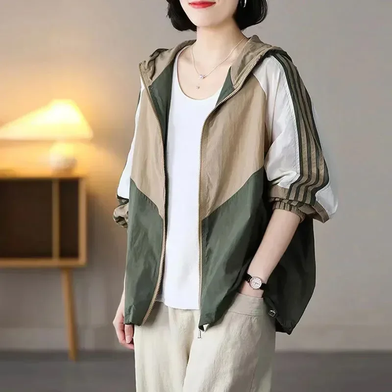 Summer Hooded Windbreaker Womens Casual Jackets Thin Long Sleeve Pocket Streetwear Coat Female Zipper Color Contrast Outwears
Summer Hooded Windbreaker Womens Casual Jackets Thin Long Sleeve Pocket Streetwear Coat Female Zipper Color Contrast Outwears