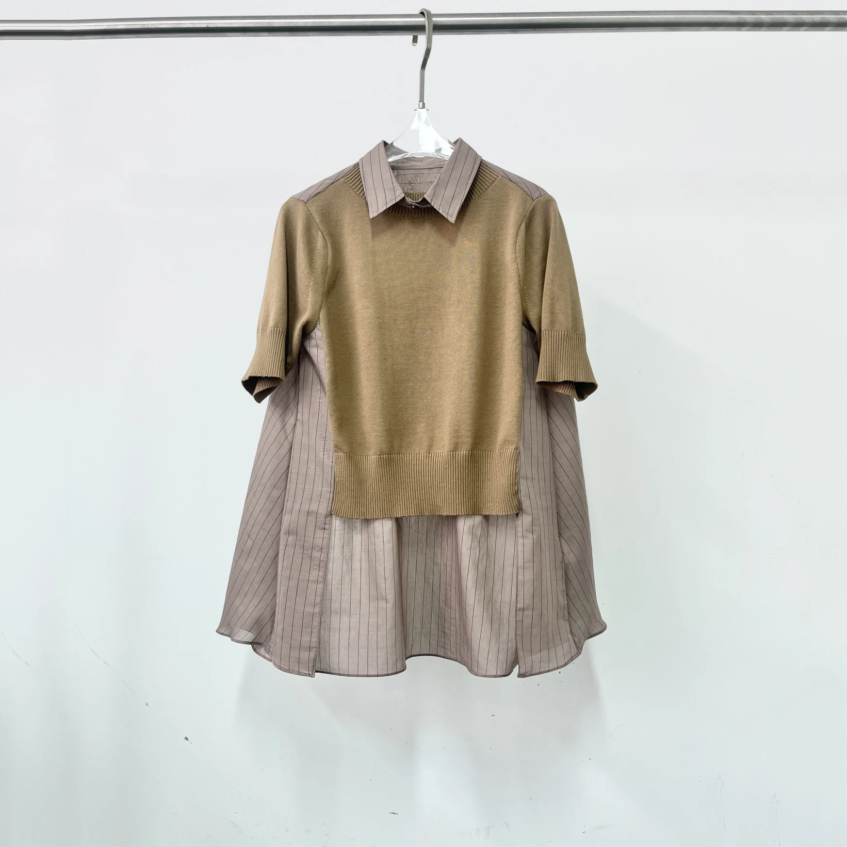 Micro see-through y2k front and back asymmetric Top women fake two pieces lapel striped patchwork knit short-sleeved T-shirt
Micro see-through y2k front and back asymmetric Top women fake two pieces lapel striped patchwork knit short-sleeved T-shirt