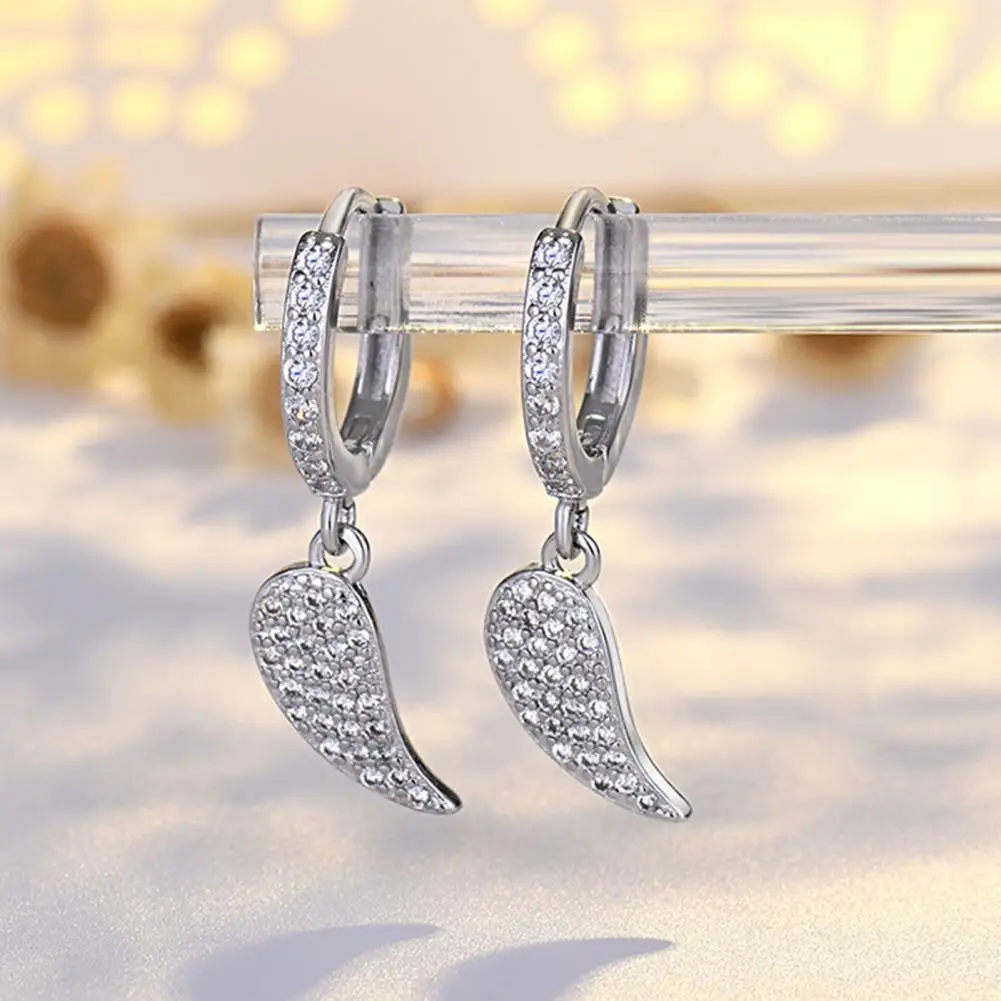 Clip Earrings Anti-allergic Lightweight Angel Wings Sparkling Rhinestone Ear Clips Elegant Dangle Earrings for Daily Wear
Clip Earrings Anti-allergic Lightweight Angel Wings Sparkling Rhinestone Ear Clips Elegant Dangle Earrings for Daily Wear