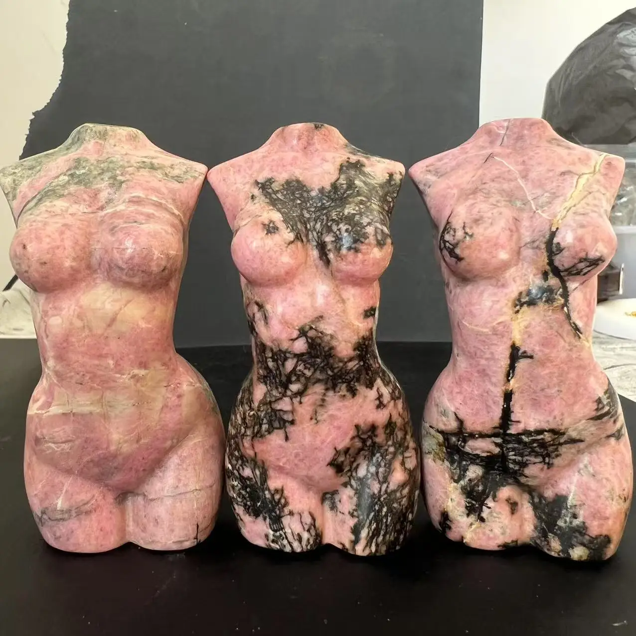 Статуэтка из розового кварца "Женское тело"
Статуэтка из розового кварца "Женское тело"