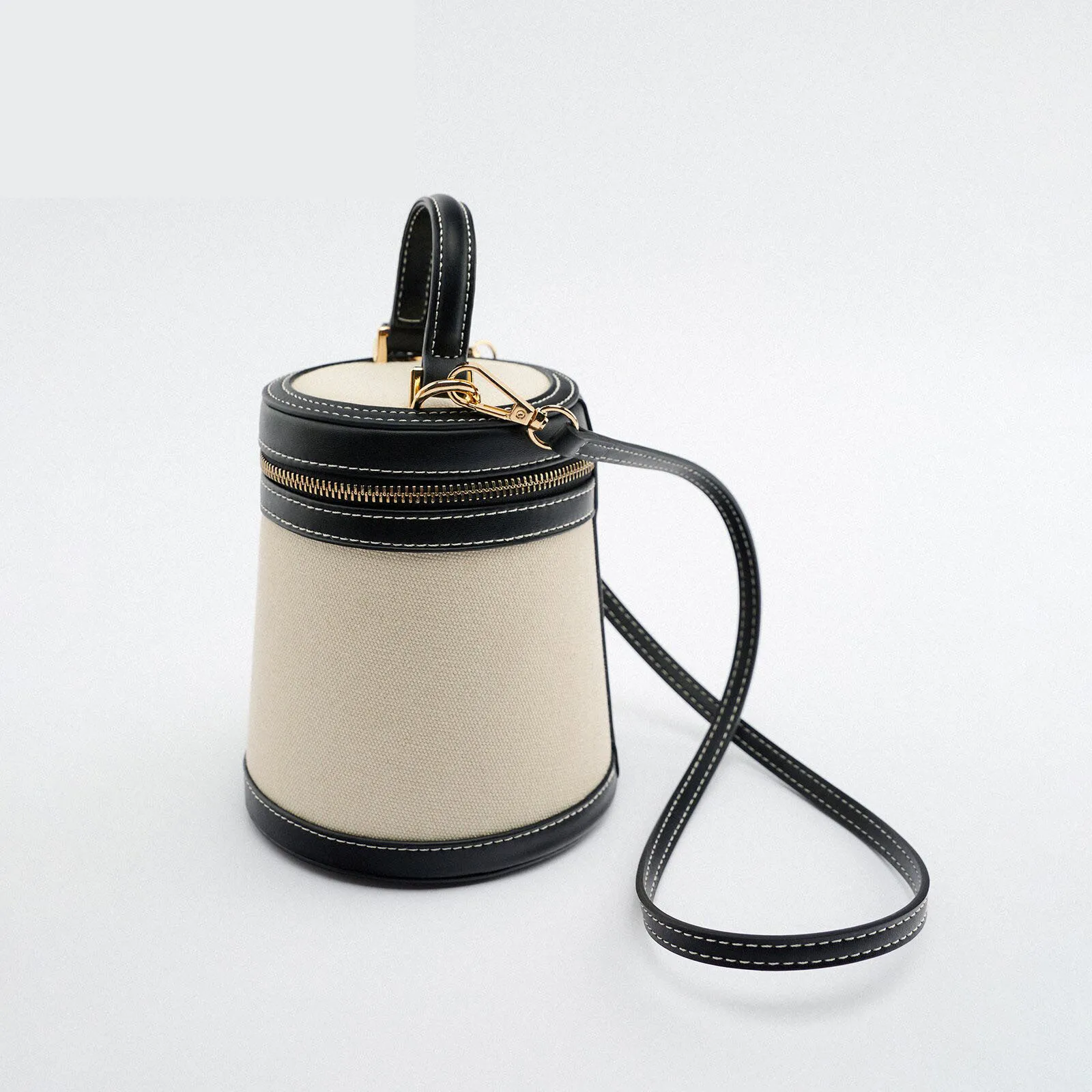 New Cylindrical bag women's bag Bucket Bag Shoulder Bag Fashion Retro Women Bucket Shape Messenger Bag Luxury Designer Handbag
New Cylindrical bag women's bag Bucket Bag Shoulder Bag Fashion Retro Women Bucket Shape Messenger Bag Luxury Designer Handbag