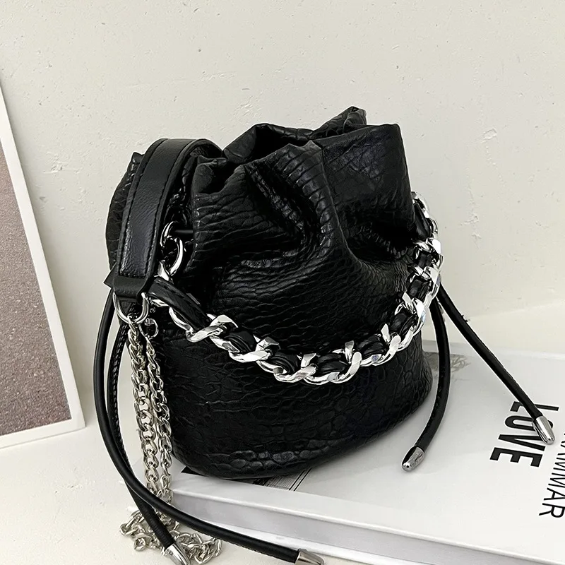 2022 Popular New Shoulder Bag Bag All-match Messenger Bag High-end Fashion Bucket Bag Brand Designer Ladies Handbag Women's Bag
2022 Popular New Shoulder Bag Bag All-match Messenger Bag High-end Fashion Bucket Bag Brand Designer Ladies Handbag Women's Bag