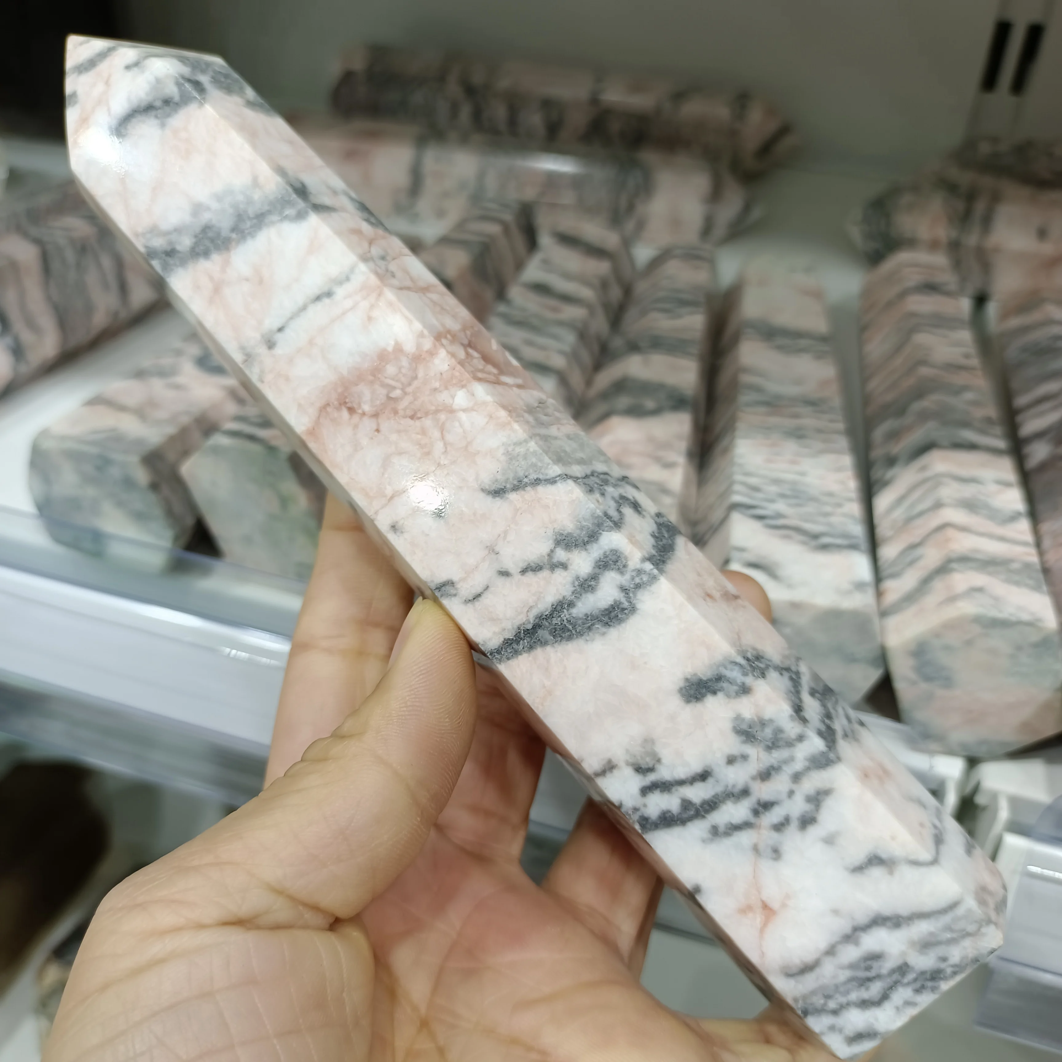 Natural Pink Zebra Stone Column Crystal Wand Ore Home Office Decoration Craft Gifts Mineral Degaussing Ornaments
Natural Pink Zebra Stone Column Crystal Wand Ore Home Office Decoration Craft Gifts Mineral Degaussing Ornaments