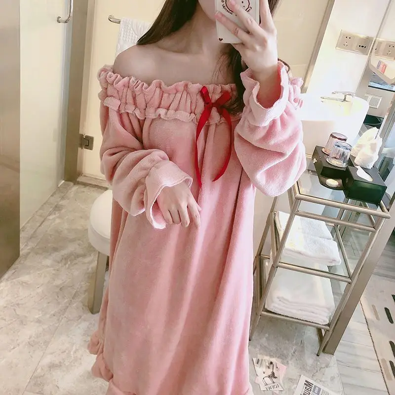 Sexy Off Shoulder Nightgown Women Bathrobe Thickened Thermal Coral Fleece Home Dress Sleepwear Winter Flannel Long Nightdress
Sexy Off Shoulder Nightgown Women Bathrobe Thickened Thermal Coral Fleece Home Dress Sleepwear Winter Flannel Long Nightdress