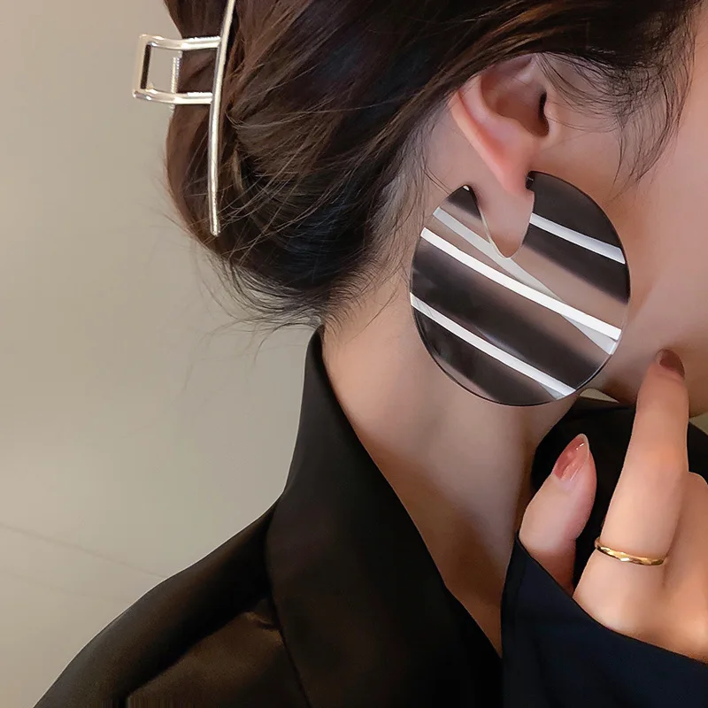 2022 Striped Acrylic Earrings Women's Exaggerated Geometric Round Earrings Fashionable Atmosphere Niche Earrings Party Jewelry
2022 Striped Acrylic Earrings Women's Exaggerated Geometric Round Earrings Fashionable Atmosphere Niche Earrings Party Jewelry