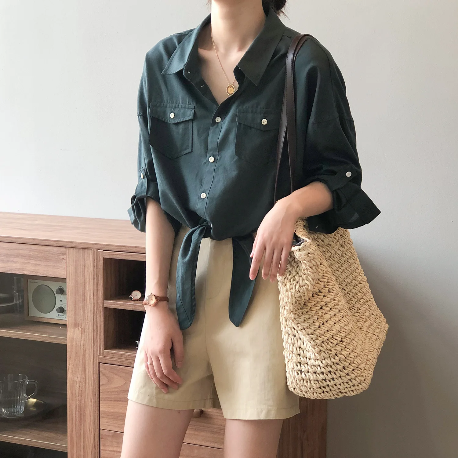 Spring And Summer Korean Fashion Thin Beach Top Women 2023 New Elegant Loose Turndown Collar Short-Sleeved Blouse Z424
Spring And Summer Korean Fashion Thin Beach Top Women 2023 New Elegant Loose Turndown Collar Short-Sleeved Blouse Z424