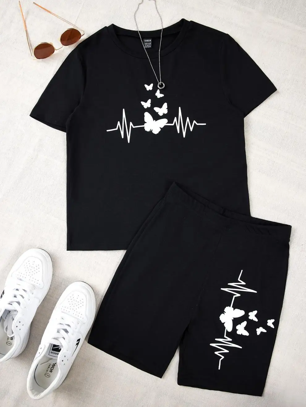 2022 The New Available Women'S Ins Casual Fashion Ecg Butterfly Print Round Neck T-Shirt Shorts Two Pieces
2022 The New Available Women'S Ins Casual Fashion Ecg Butterfly Print Round Neck T-Shirt Shorts Two Pieces