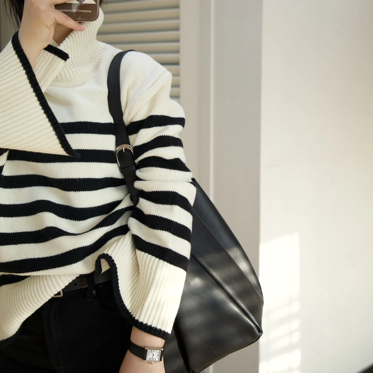 2022 new niche simple bucket bag leather texture premium black Joker shoulder bag
2022 new niche simple bucket bag leather texture premium black Joker shoulder bag