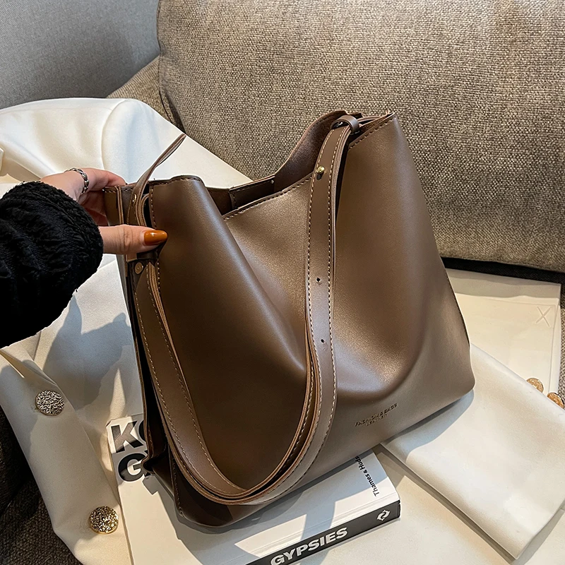 Vintage Solid Shoulder Side Bags for Women 2022 Winter Trend Designer PU Leather Handbag Simple Bucket Bag
Vintage Solid Shoulder Side Bags for Women 2022 Winter Trend Designer PU Leather Handbag Simple Bucket Bag