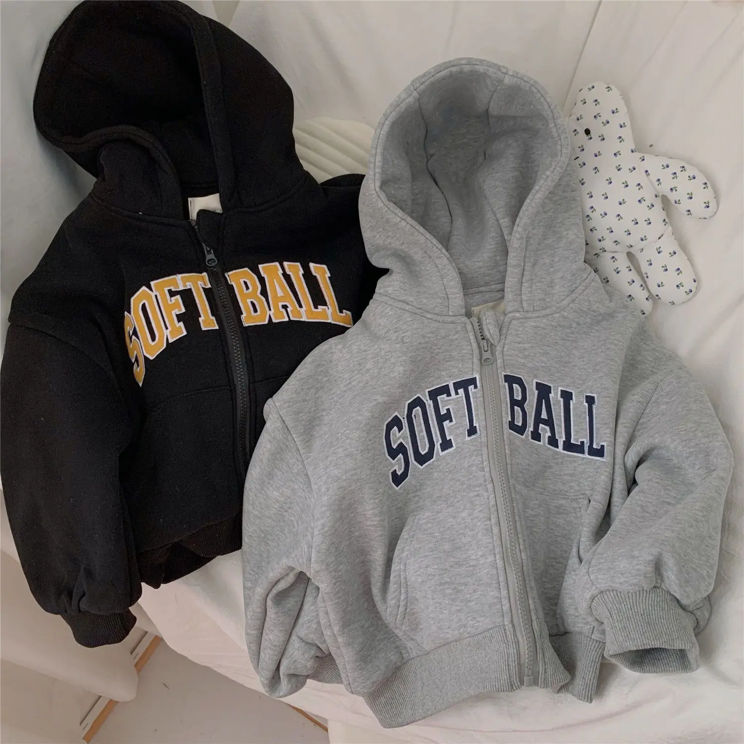 Children'S Clothing Letter Printed Baby Boys Coats Casual Loose Kids Sports Cardigan Autumn Long Sleeves Girls Jacket Hoodies
Children'S Clothing Letter Printed Baby Boys Coats Casual Loose Kids Sports Cardigan Autumn Long Sleeves Girls Jacket Hoodies