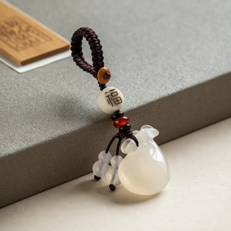 Original Car Key Pendant Fu Character Chalcedony Purse Keychain Men and Women Fashion Bag Hanging White Agate
Original Car Key Pendant Fu Character Chalcedony Purse Keychain Men and Women Fashion Bag Hanging White Agate