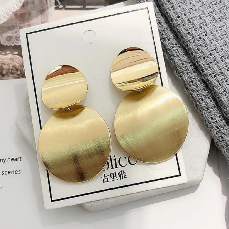 European and American fashion gold round irregular simple metal retro earrings ladies girl jewelry earrings nail jewelry
European and American fashion gold round irregular simple metal retro earrings ladies girl jewelry earrings nail jewelry