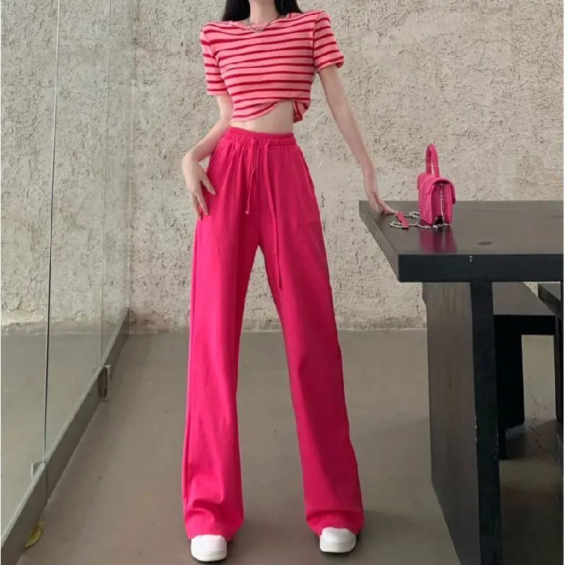 Женский комплект из двух предметов, топ в полоску с коротким рукавом и розово-красные повседневные брюки, подходящие комплекты, женская оде... 
Женский комплект из двух предметов, топ в полоску с коротким рукавом и розово-красные повседневные брюки, подходящие комплекты, женская оде...