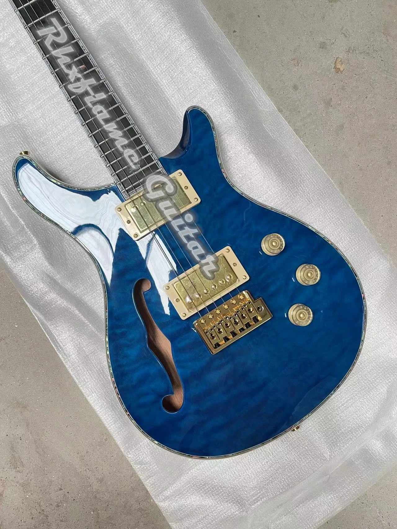 Rhxflame Blue Qulited Maple Top Semi Holllow Body Electric Guitar Single F Hole Abalone Neck Binding
Rhxflame Blue Qulited Maple Top Semi Holllow Body Electric Guitar Single F Hole Abalone Neck Binding