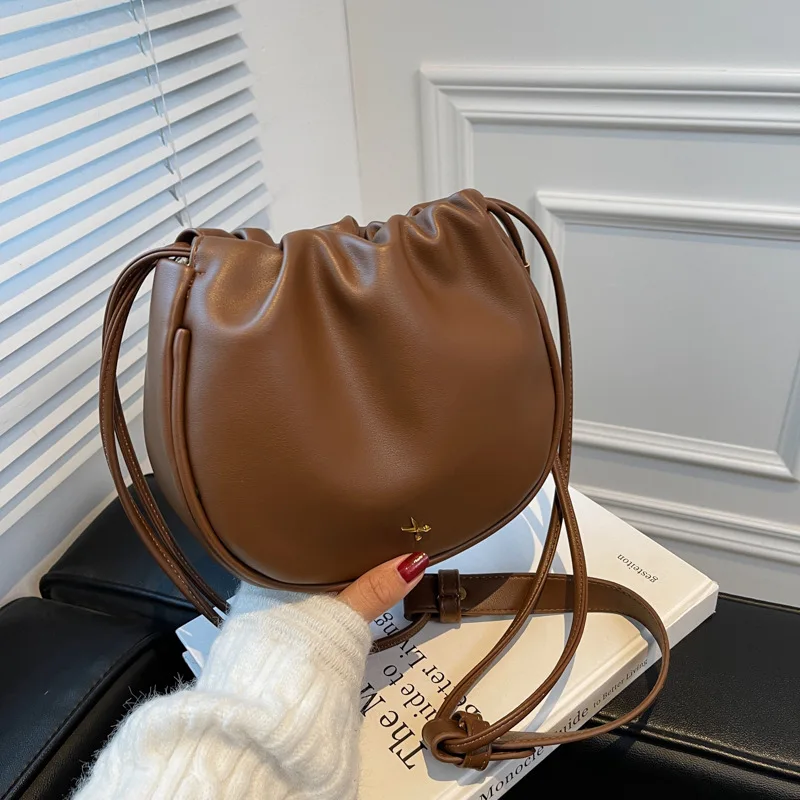 Autumn and Winter Small Bags2021new Women's Bags Shoulder Bag Checkerboard Folds Fashion Ladies Retro Niche Design Messenger Bag
Autumn and Winter Small Bags2021new Women's Bags Shoulder Bag Checkerboard Folds Fashion Ladies Retro Niche Design Messenger Bag