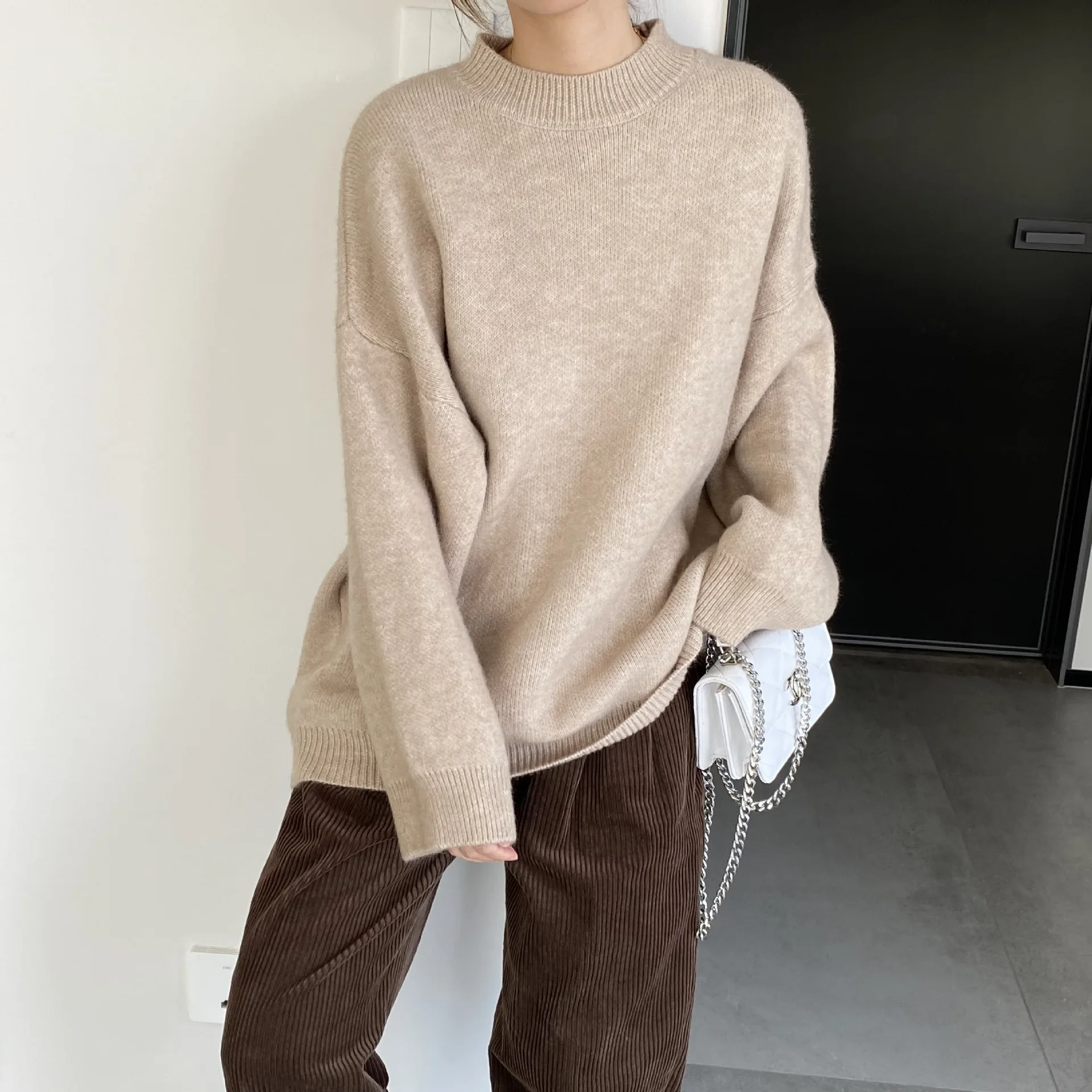 Women's casual solid round neck long sleeve loose sweater knited top in autumn and winter
Women's casual solid round neck long sleeve loose sweater knited top in autumn and winter