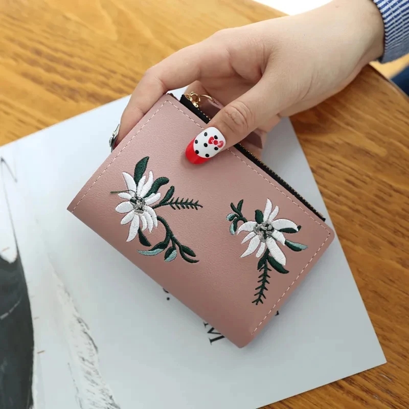 Fashion Women's Wallet Short Floral Embroidery Women Coin Purse Small Wallets For Girl Card Holder Female Hasp Mini Clutch Bag
Fashion Women's Wallet Short Floral Embroidery Women Coin Purse Small Wallets For Girl Card Holder Female Hasp Mini Clutch Bag