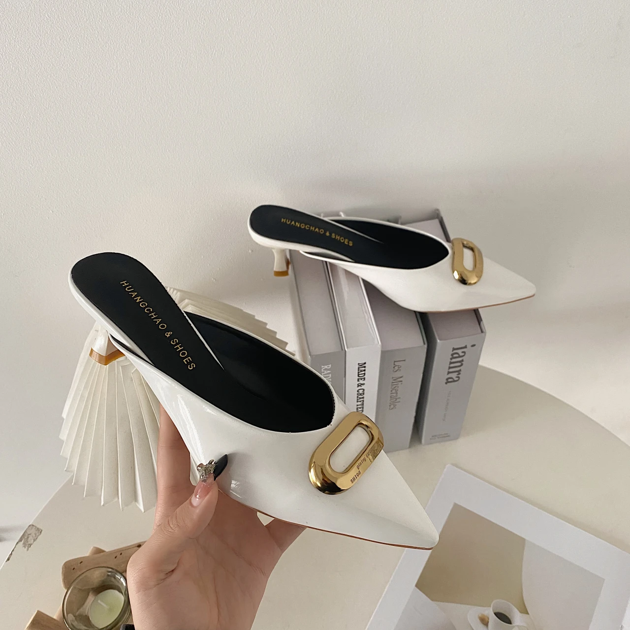 Женские туфли-лодочки без застежки, на высоком тонком каблуке 
Женские туфли-лодочки без застежки, на высоком тонком каблуке