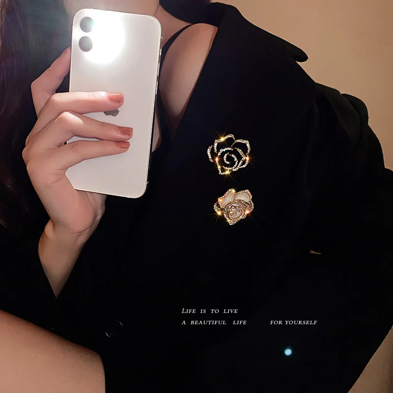 Elegant Luxury Rose Flower Vintage Brooches For Women Pins Korean Crystal Accessories Trendy Rhinestone Coat Jewelry Brooch
Elegant Luxury Rose Flower Vintage Brooches For Women Pins Korean Crystal Accessories Trendy Rhinestone Coat Jewelry Brooch