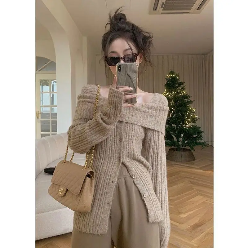 Elegant Sweater Women Korean Fashion Off Shoulder Knitted Jumper Vintage Autumn Knitwear Sexy Slim Split Cardigan Top Streetwear
Elegant Sweater Women Korean Fashion Off Shoulder Knitted Jumper Vintage Autumn Knitwear Sexy Slim Split Cardigan Top Streetwear