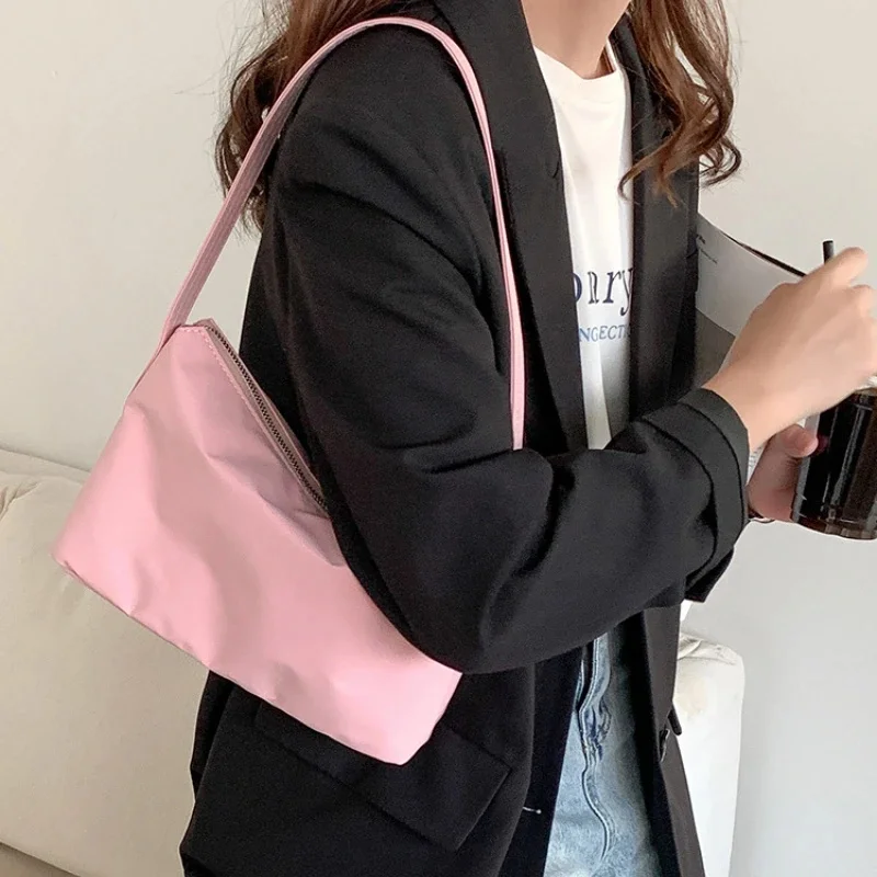 Royal dog bag nylon high Quality design, large shoulder capacity all fit Simple. Relax mode
Royal dog bag nylon high Quality design, large shoulder capacity all fit Simple. Relax mode