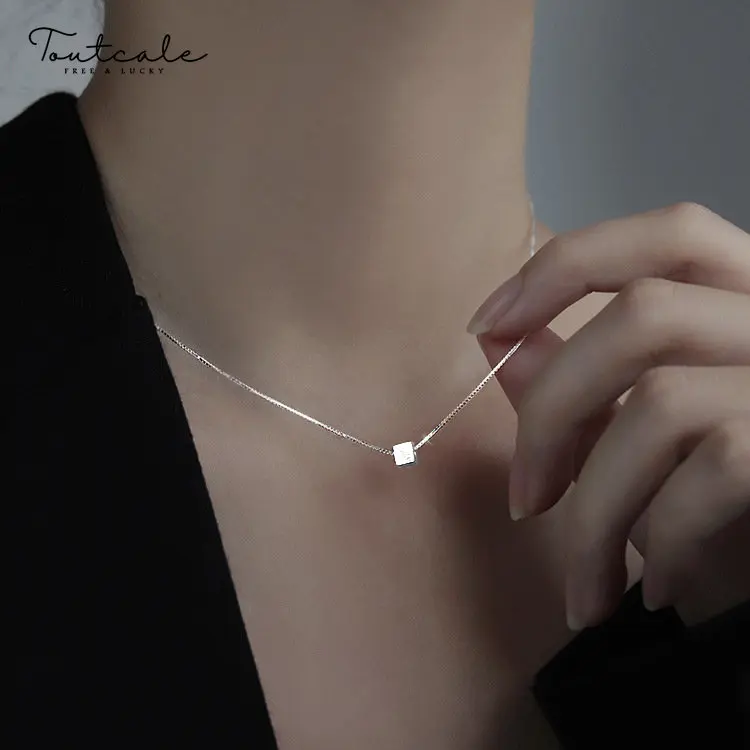 Toutcale Real Silver 925 Jewelry Small Block Women Necklace Minimalist Niche Geometric Block Clavicle Chain Birthday Gift
Toutcale Real Silver 925 Jewelry Small Block Women Necklace Minimalist Niche Geometric Block Clavicle Chain Birthday Gift