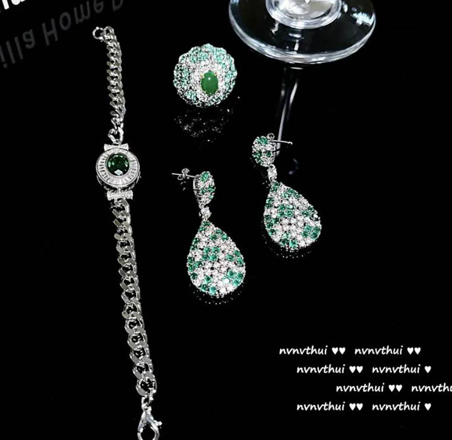 New luxury green zircon women earrings elegant emerald long waterdrop pendant vintage geometry banquet wedding fine jewelry
New luxury green zircon women earrings elegant emerald long waterdrop pendant vintage geometry banquet wedding fine jewelry