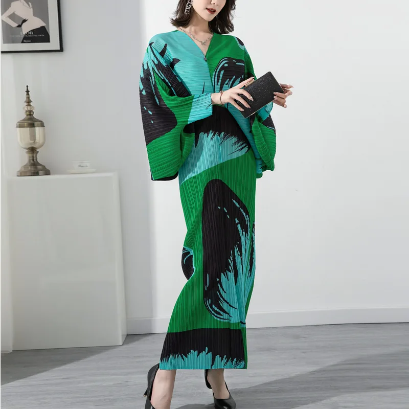 Miyake pleated large size dress women 2022 spring and summer new fashion printing meat-covering bat sleeve long women's dress
Miyake pleated large size dress women 2022 spring and summer new fashion printing meat-covering bat sleeve long women's dress