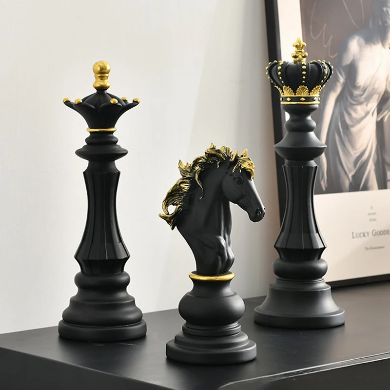 

NORTHEUINS Resin Retro International Chess Figurine for Interior King Knight Sculpture Home Desktop Decor Living Room Decoration
