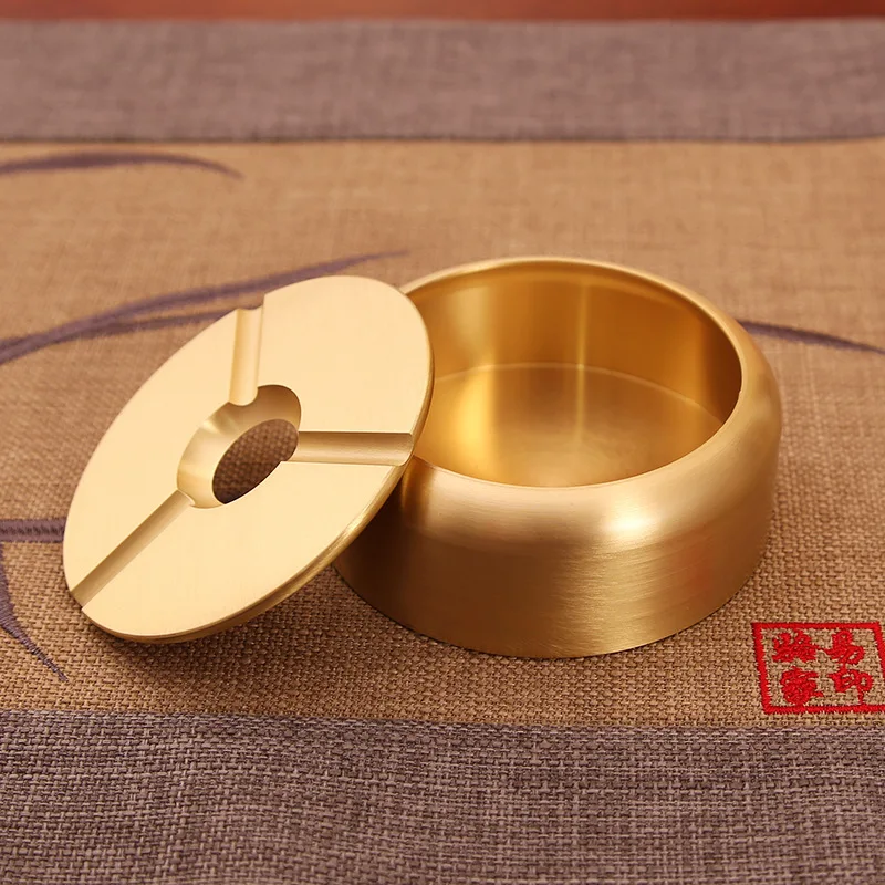 Латунные пепельницы с крышкой, креативная модная пепельница для домашней комнаты, подарок бойфренду, геймерские аксессуары, европейский ст...
Латунные пепельницы с крышкой, креативная модная пепельница для домашней комнаты, подарок бойфренду, геймерские аксессуары, европейский ст...
