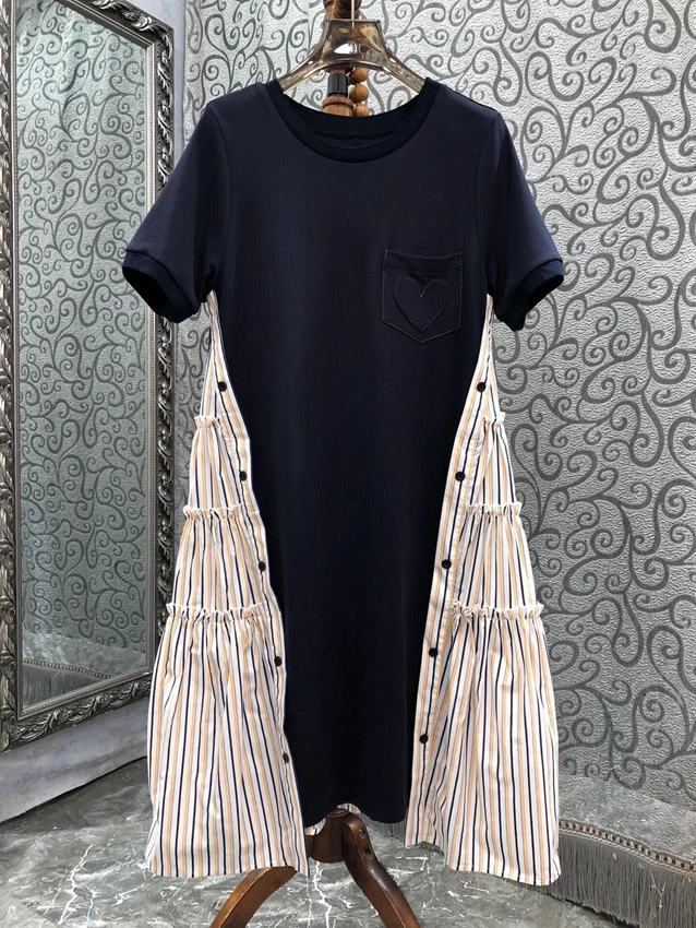 2023 new women's fashion short-sleeved round neck splicing striped A-shaped pendulum straight casual dress 1623
2023 new women's fashion short-sleeved round neck splicing striped A-shaped pendulum straight casual dress 1623